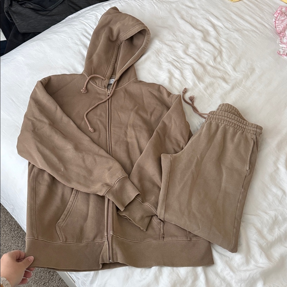 Aritzia TNA Boyfriend Sweatset
